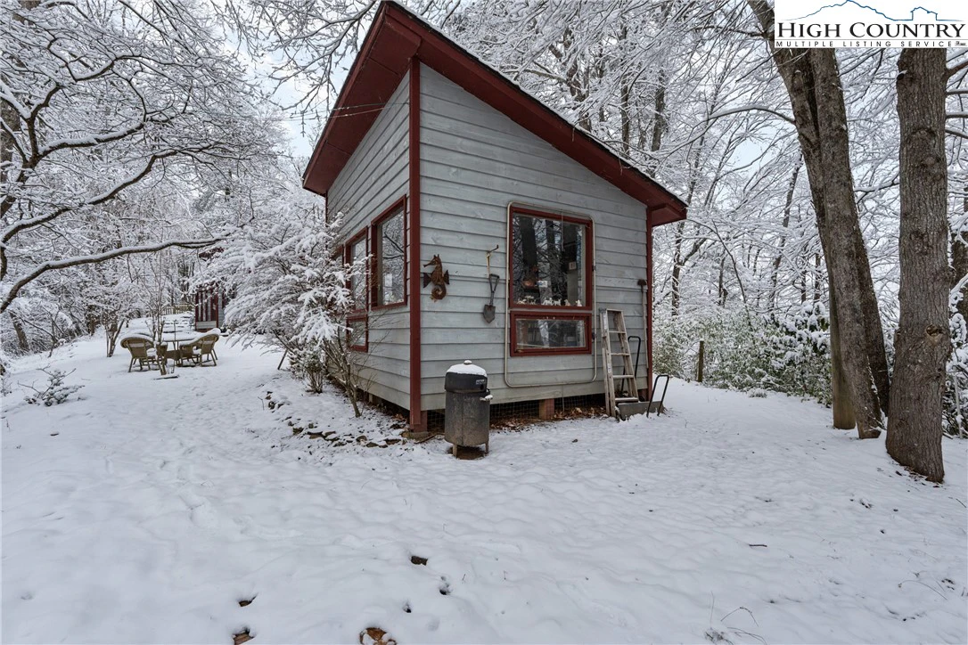 Image number 16 for the current listing