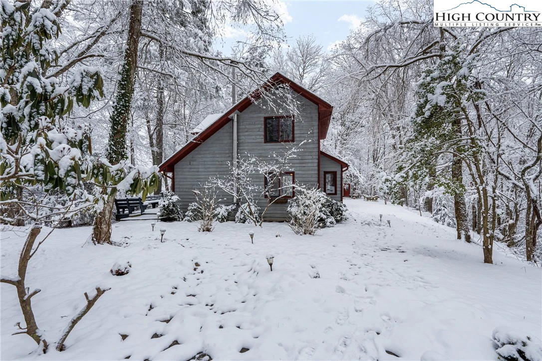 Image number 17 for the current listing