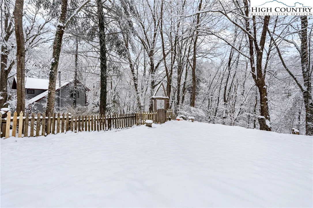 Image number 18 for the current listing
