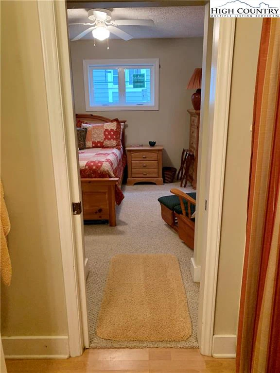 Image number 9 for the current listing
