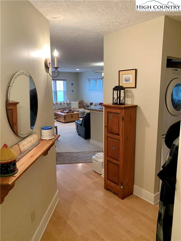 Image number 18 for the current listing