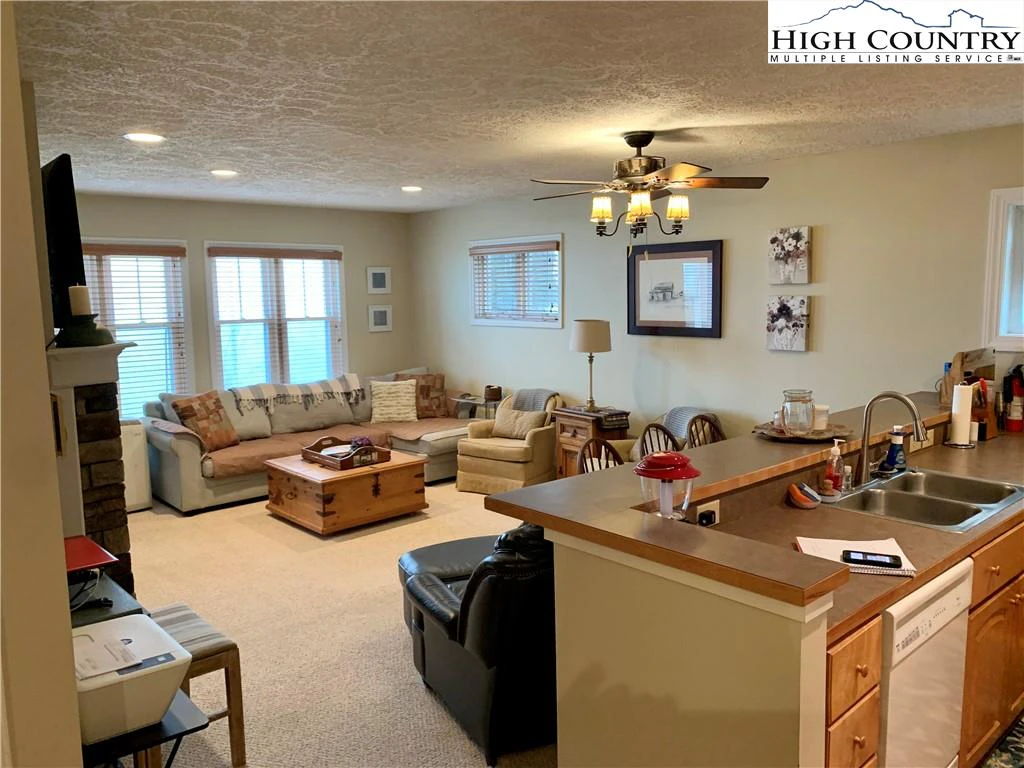 Image number 16 for the current listing