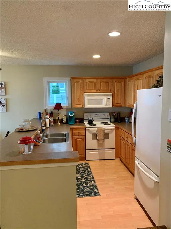 Image number 14 for the current listing