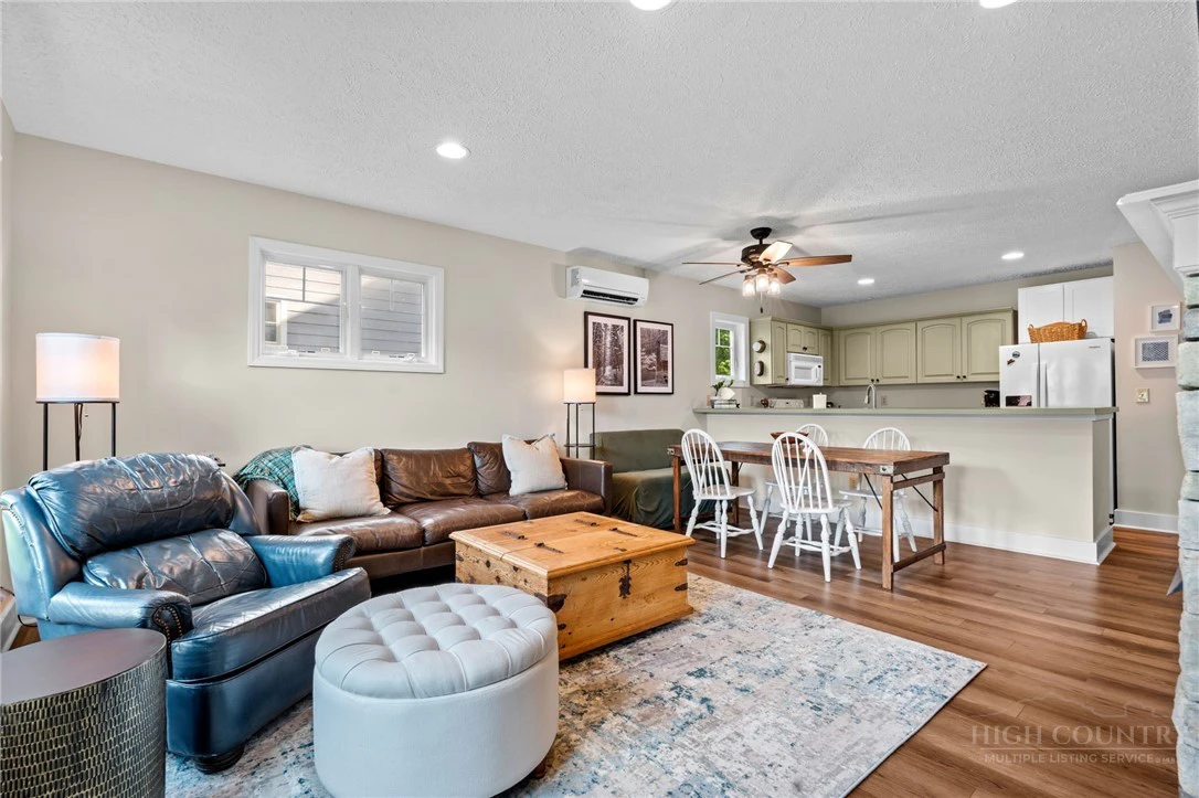 Image number 5 for the current listing