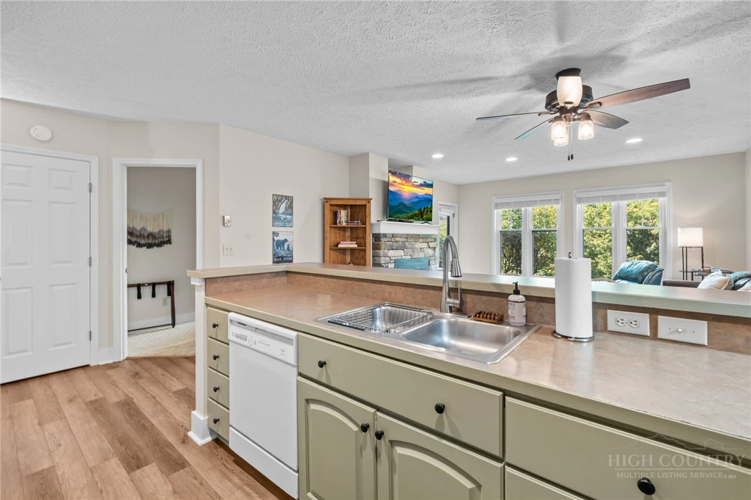 Image number 7 for the current listing