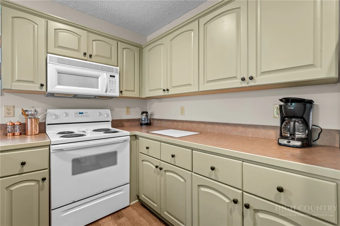 Image number 9 for the current listing