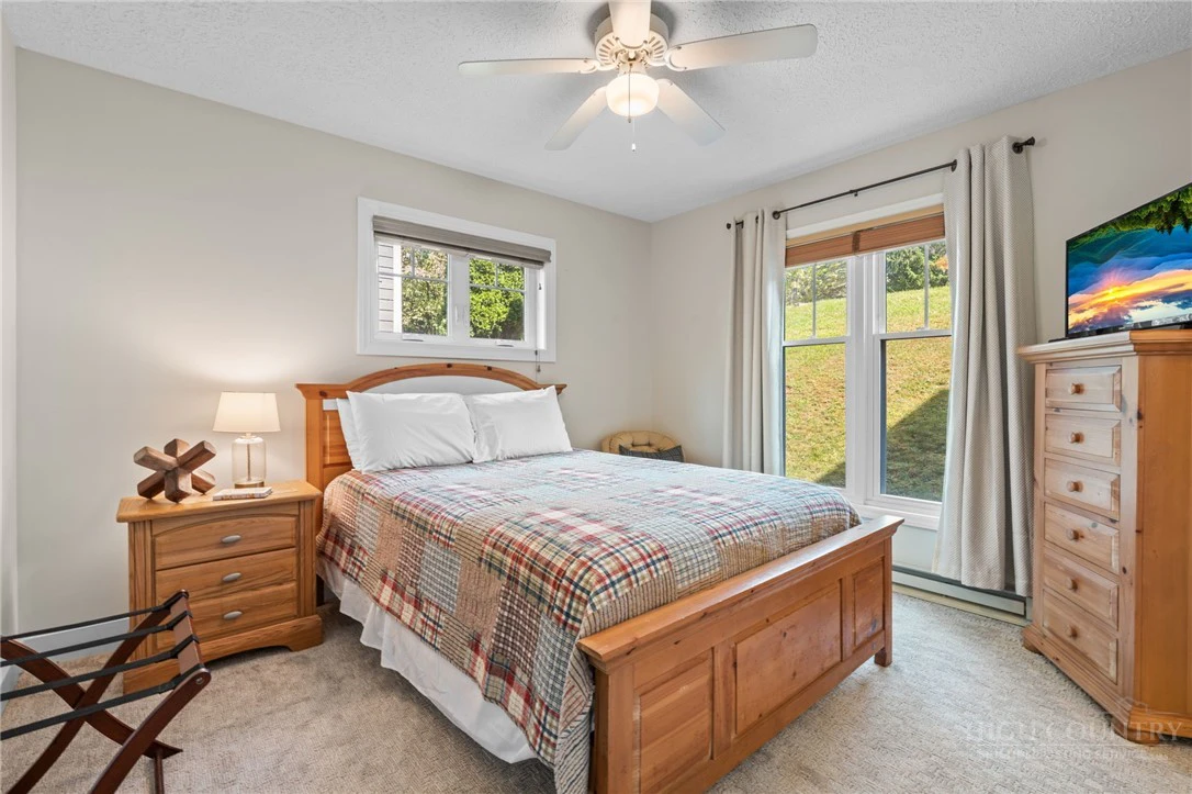 Image number 14 for the current listing