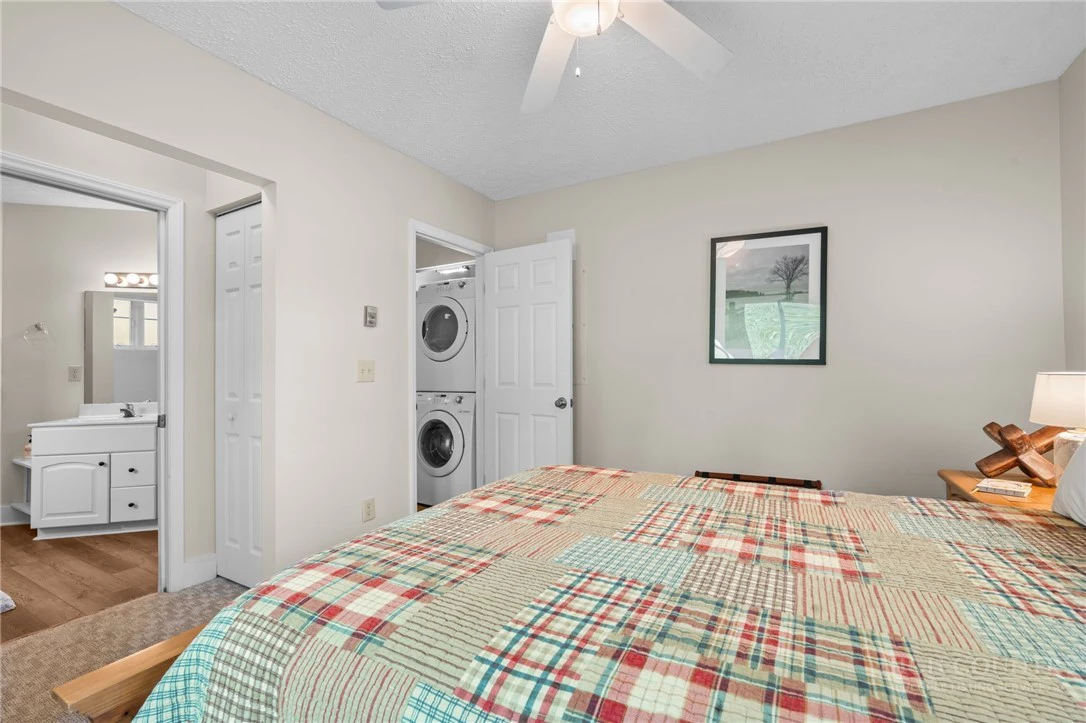Image number 16 for the current listing