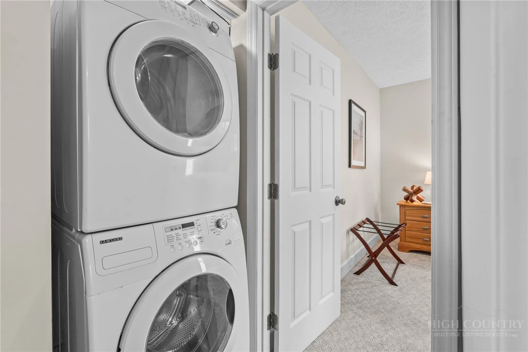 Image number 19 for the current listing