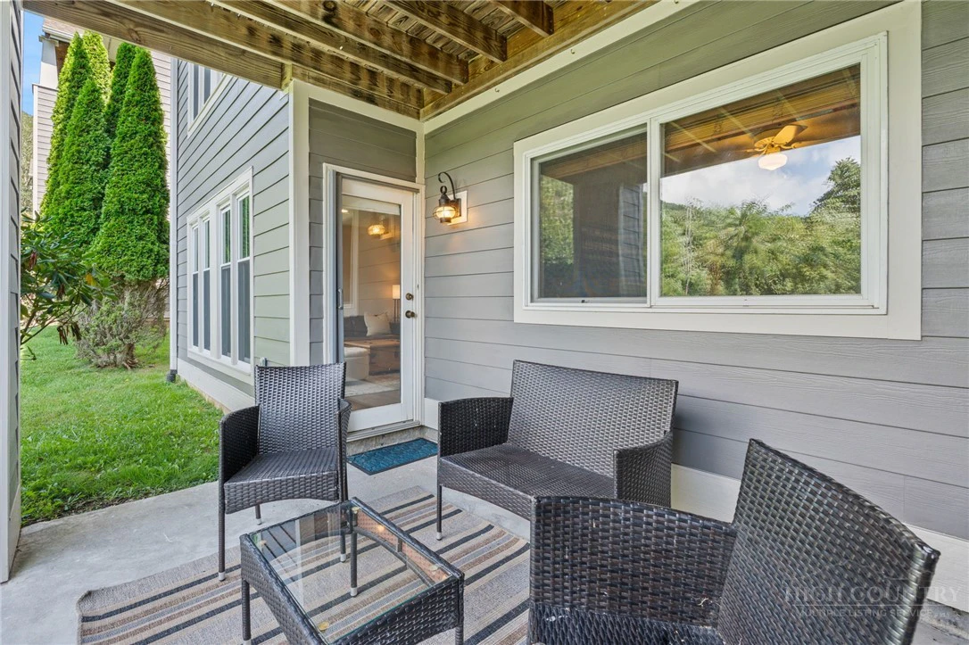 Image number 21 for the current listing
