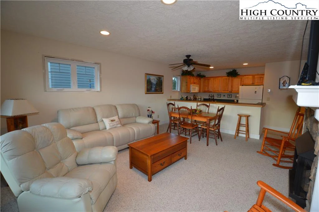 Image number 18 for the current listing