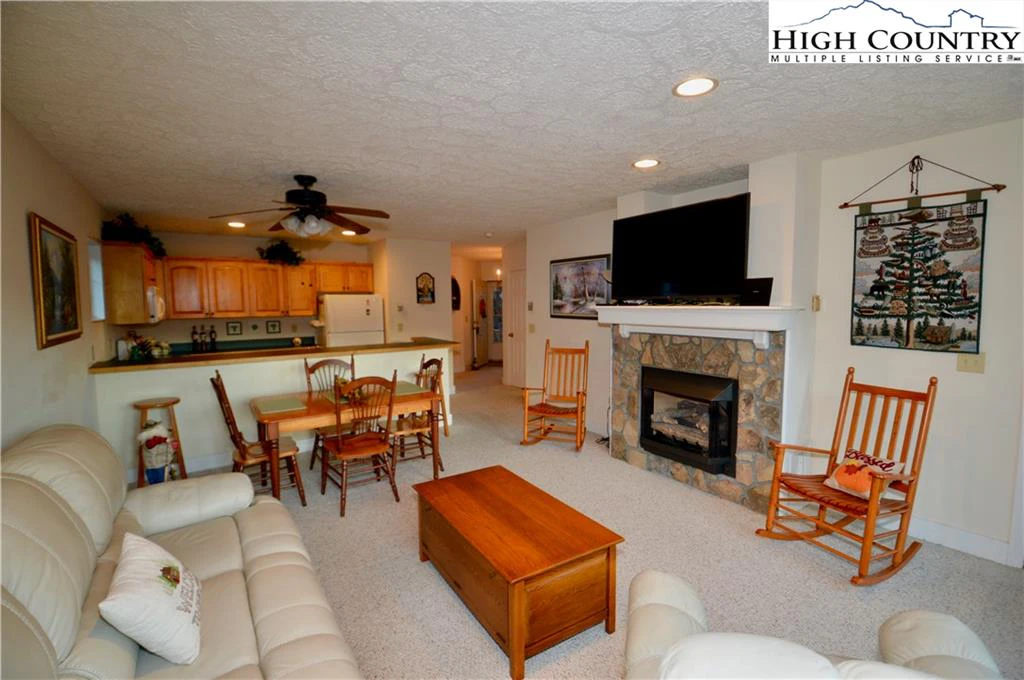 Image number 17 for the current listing