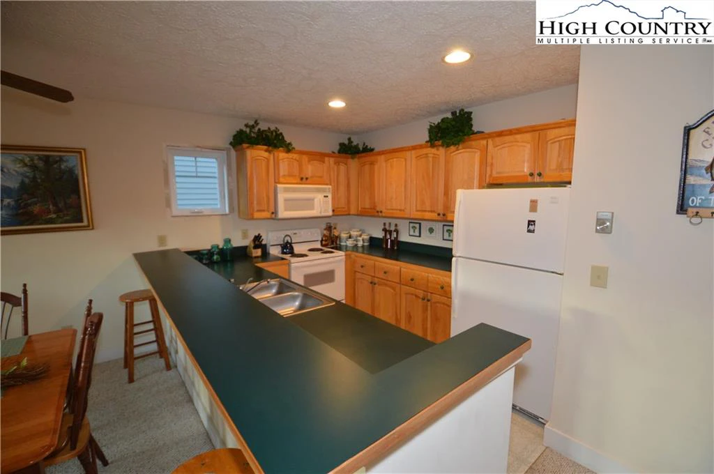 Image number 2 for the current listing
