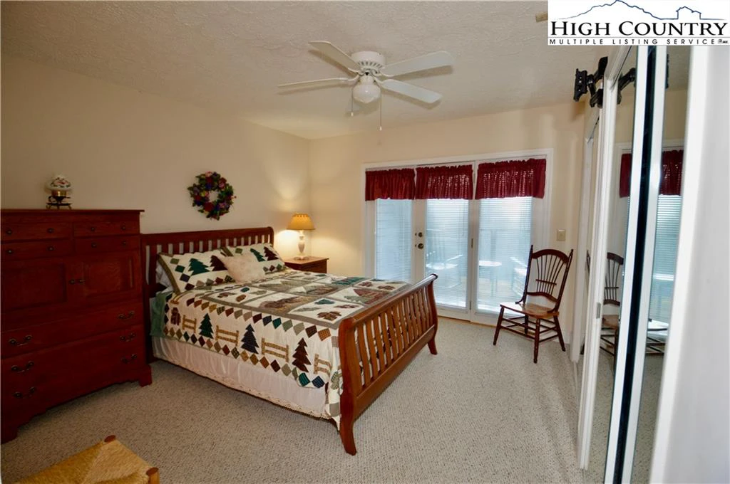 Image number 14 for the current listing