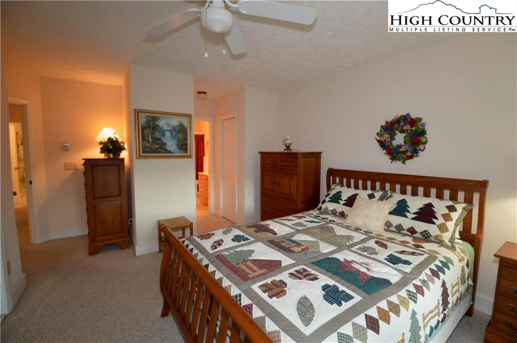 Image number 13 for the current listing