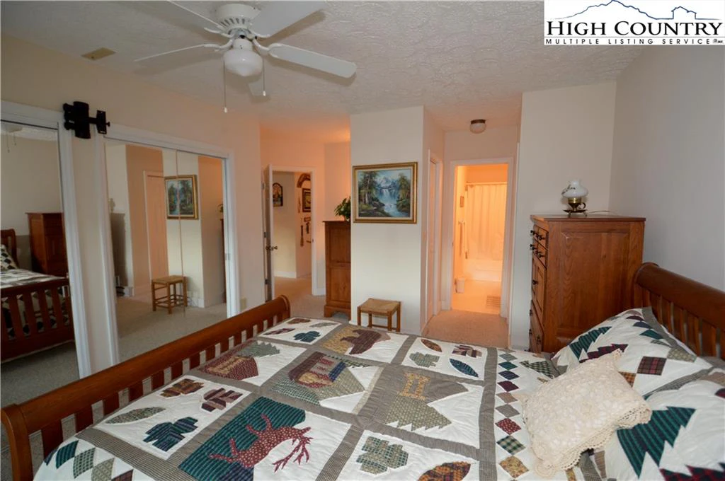Image number 12 for the current listing