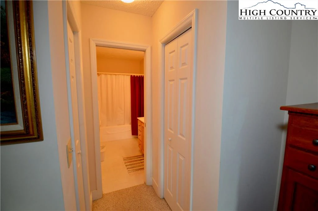 Image number 11 for the current listing