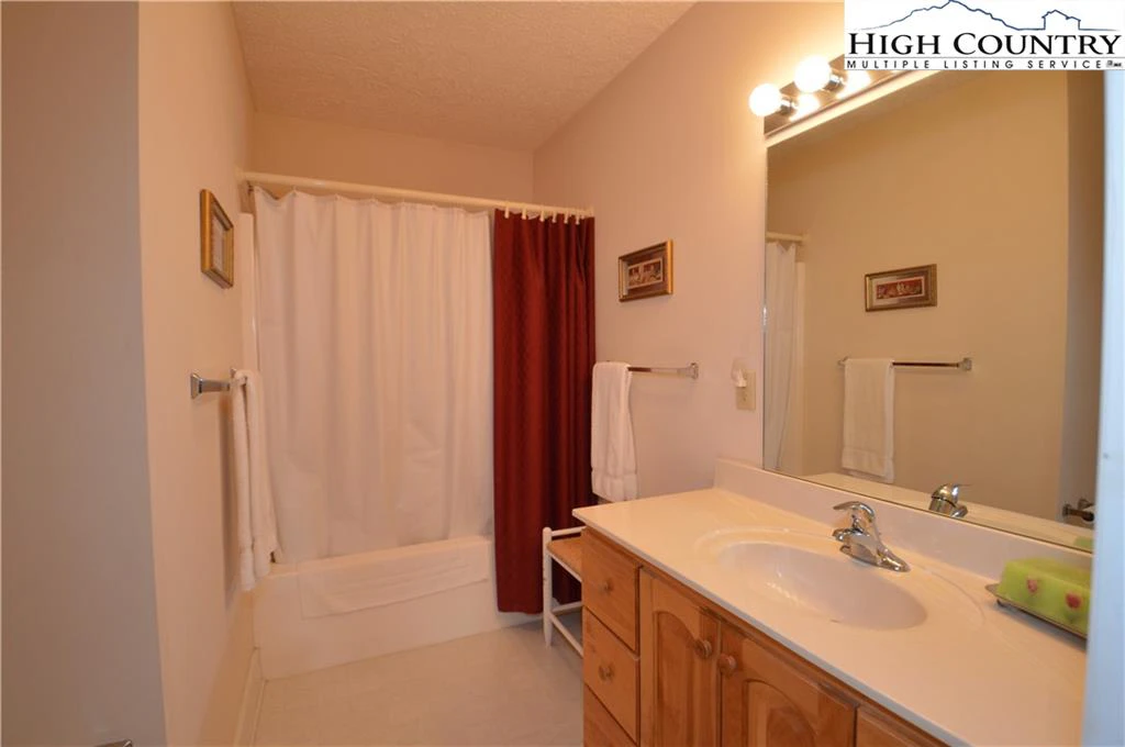 Image number 10 for the current listing