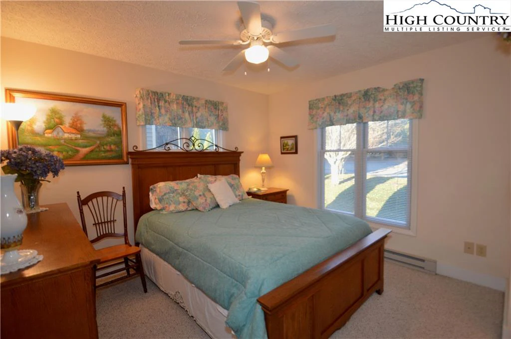 Image number 9 for the current listing