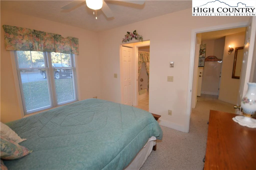 Image number 8 for the current listing