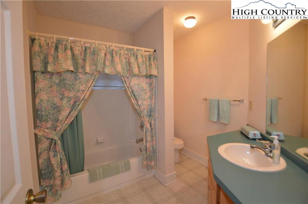 Image number 7 for the current listing