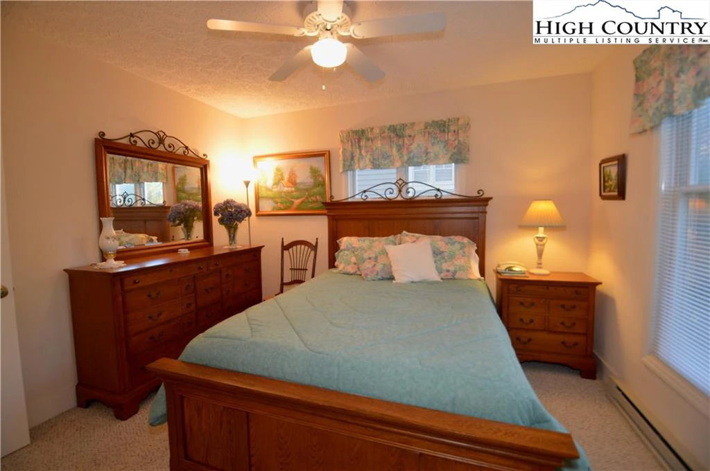 Image number 6 for the current listing
