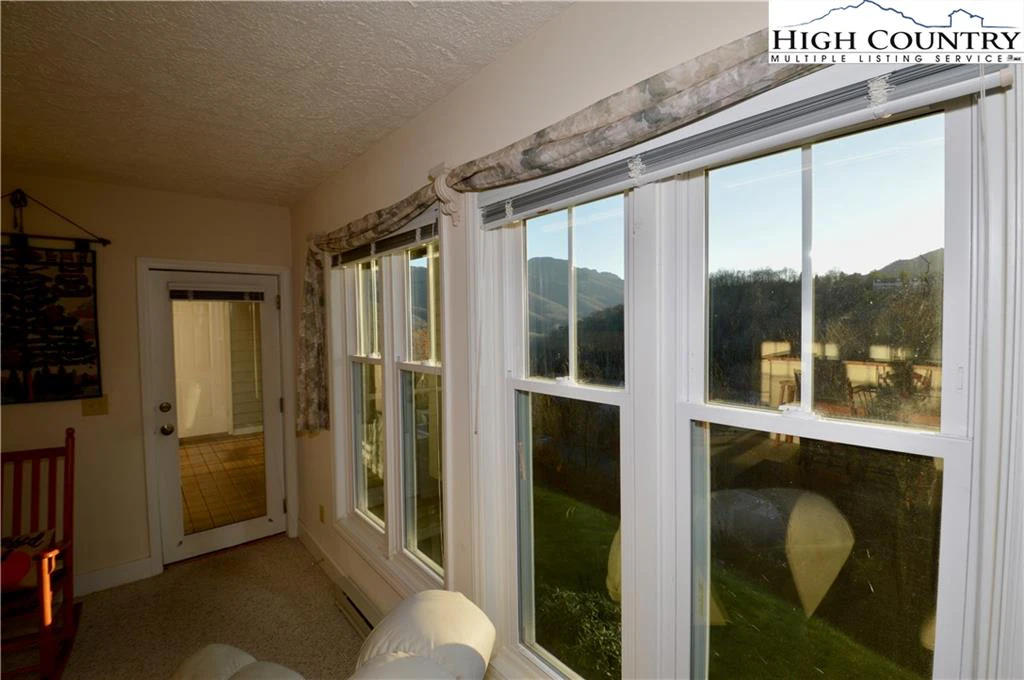 Image number 21 for the current listing
