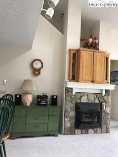 Image number 4 for the current listing
