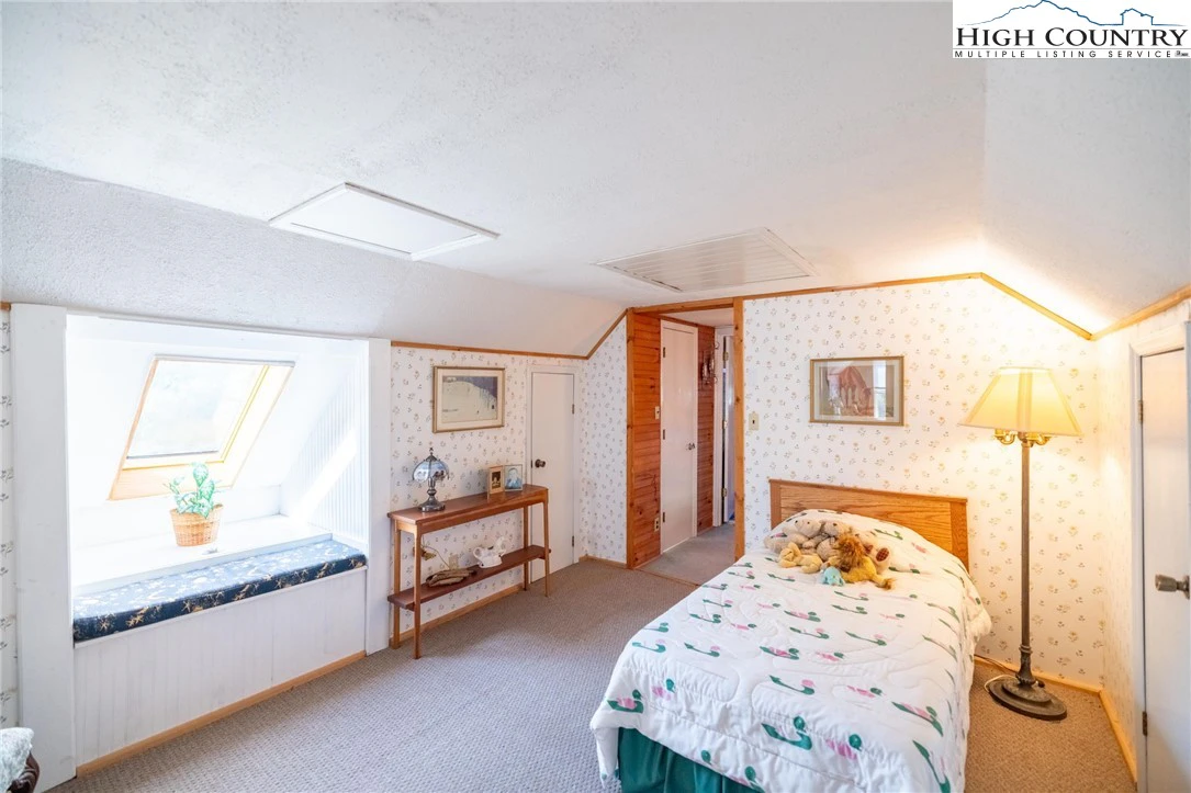 Image number 21 for the current listing