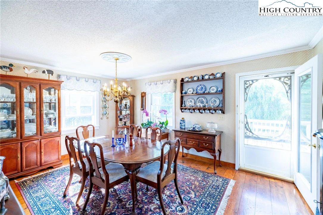 Image number 2 for the current listing