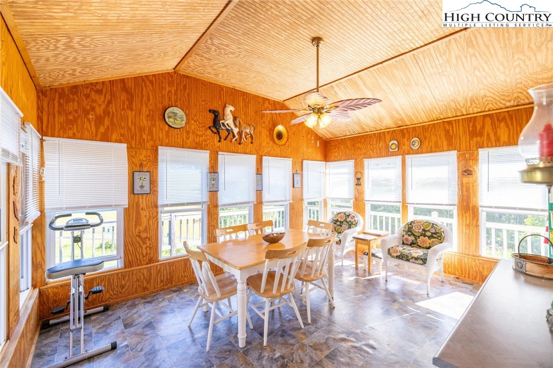 Image number 13 for the current listing