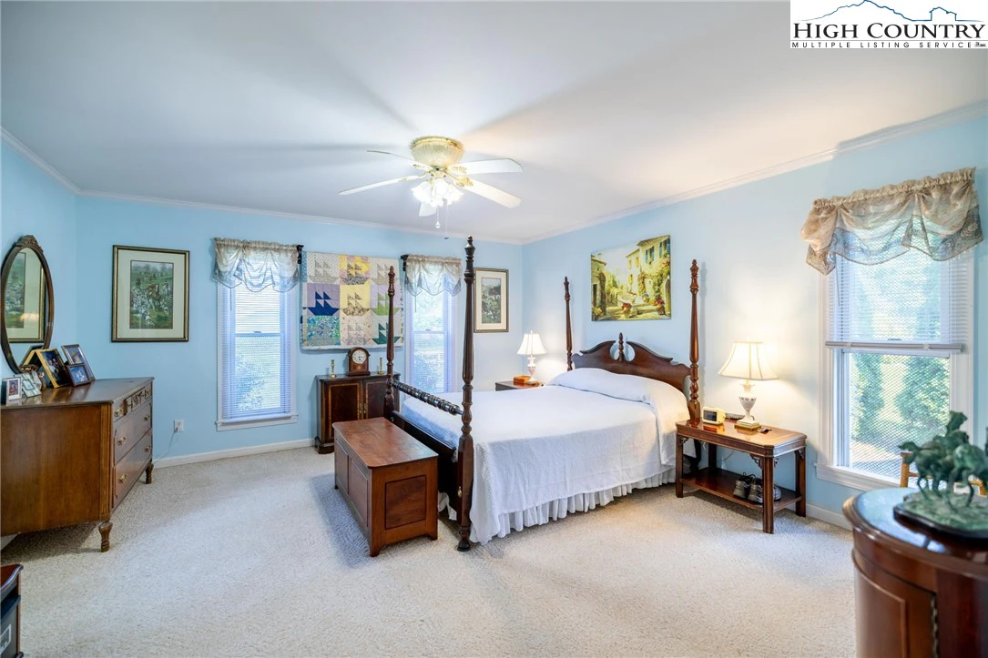 Image number 8 for the current listing