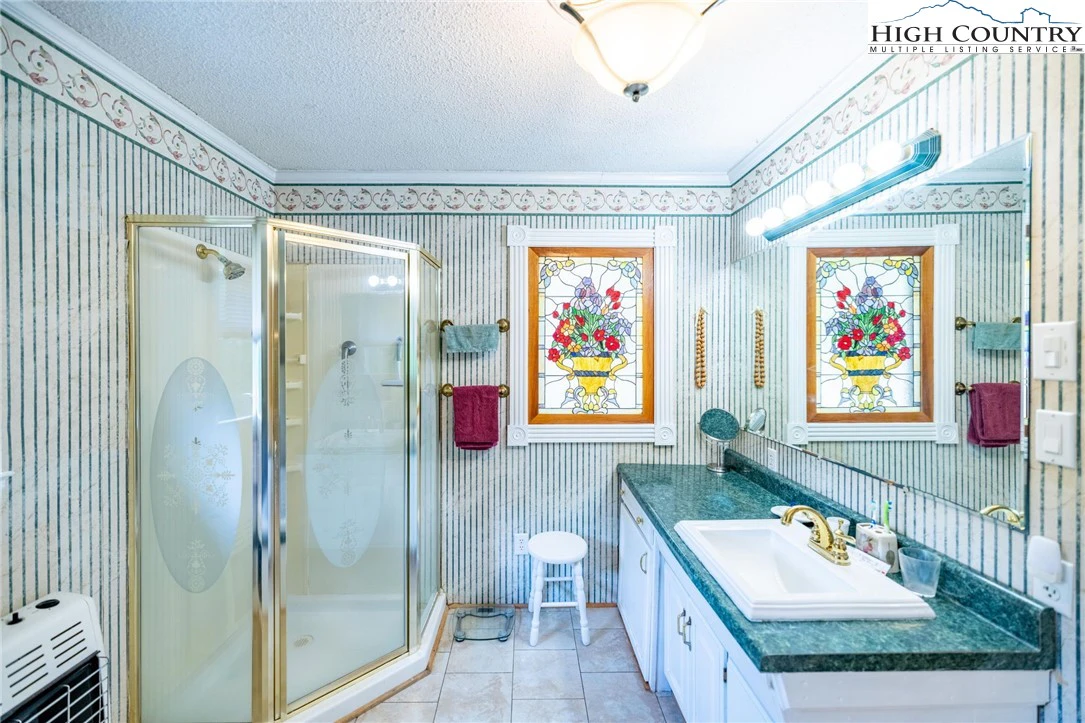 Image number 4 for the current listing