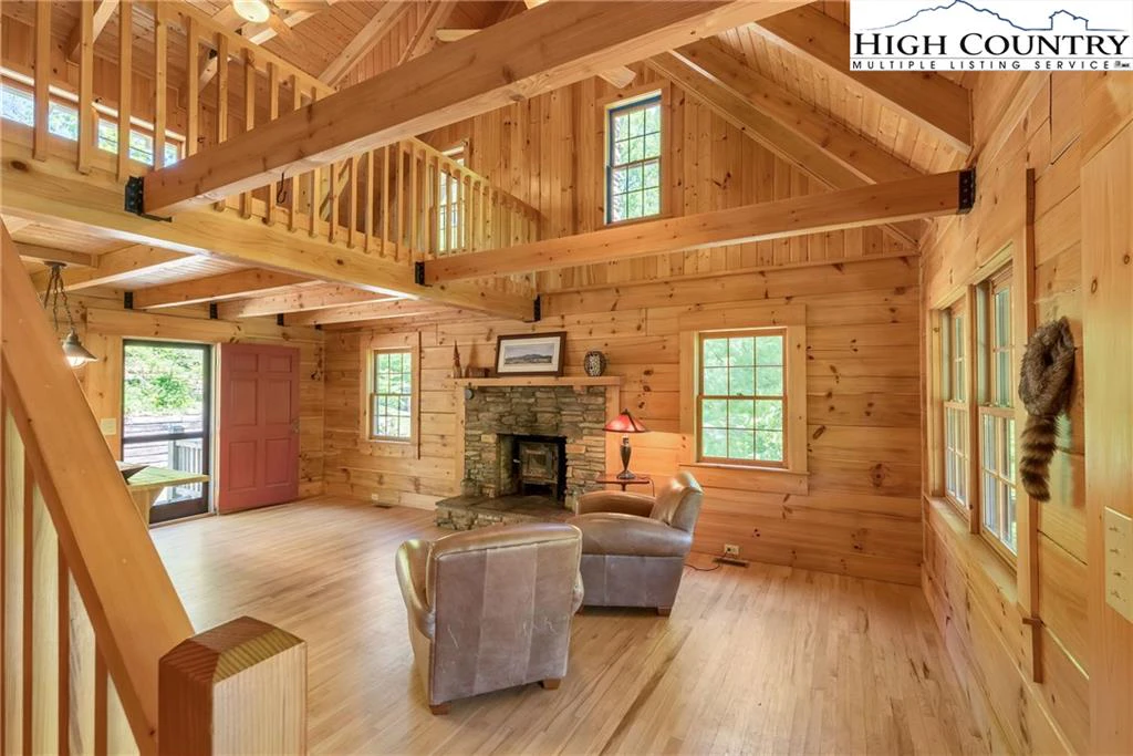 Image number 1 for the current listing