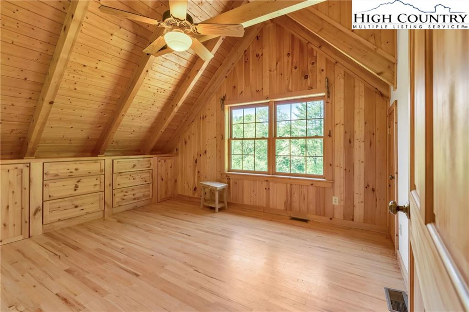 Image number 14 for the current listing