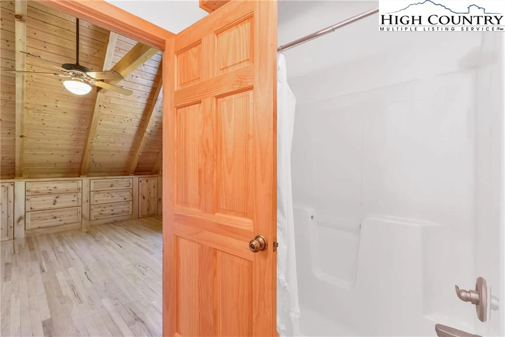 Image number 4 for the current listing