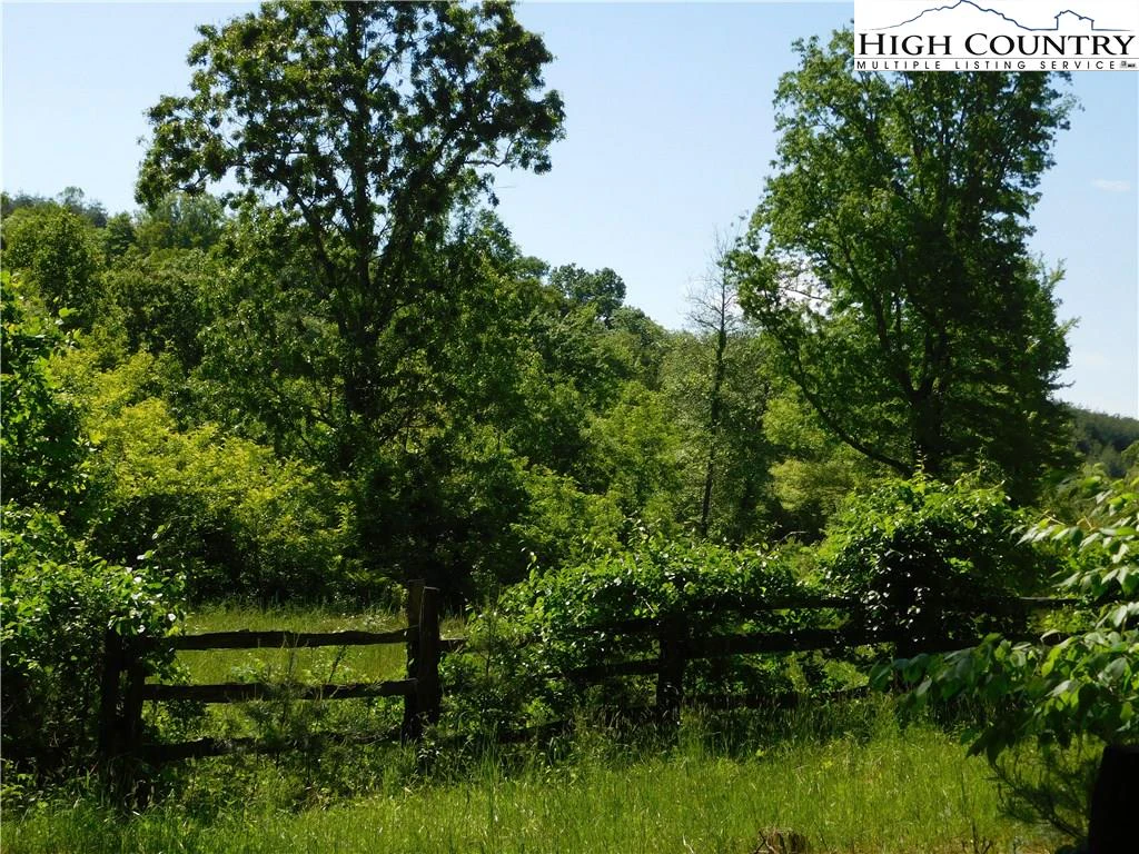 Image number 17 for the current listing