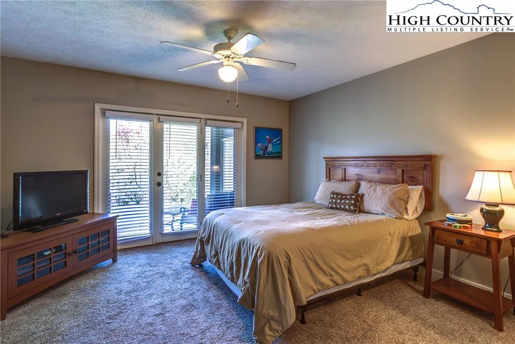 Image number 15 for the current listing