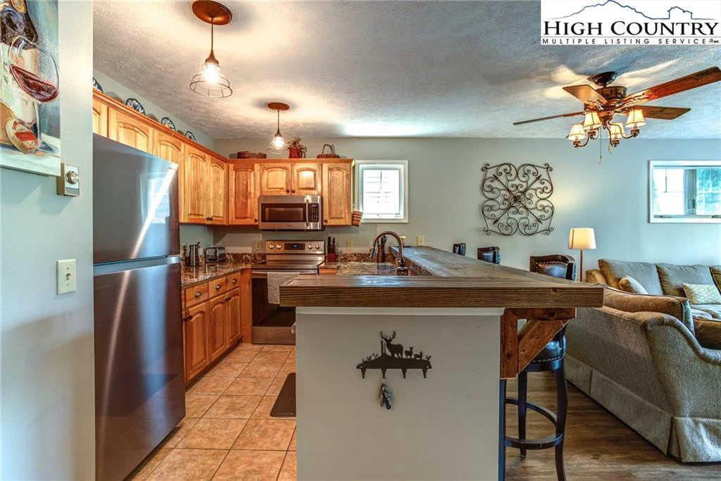 Image number 21 for the current listing
