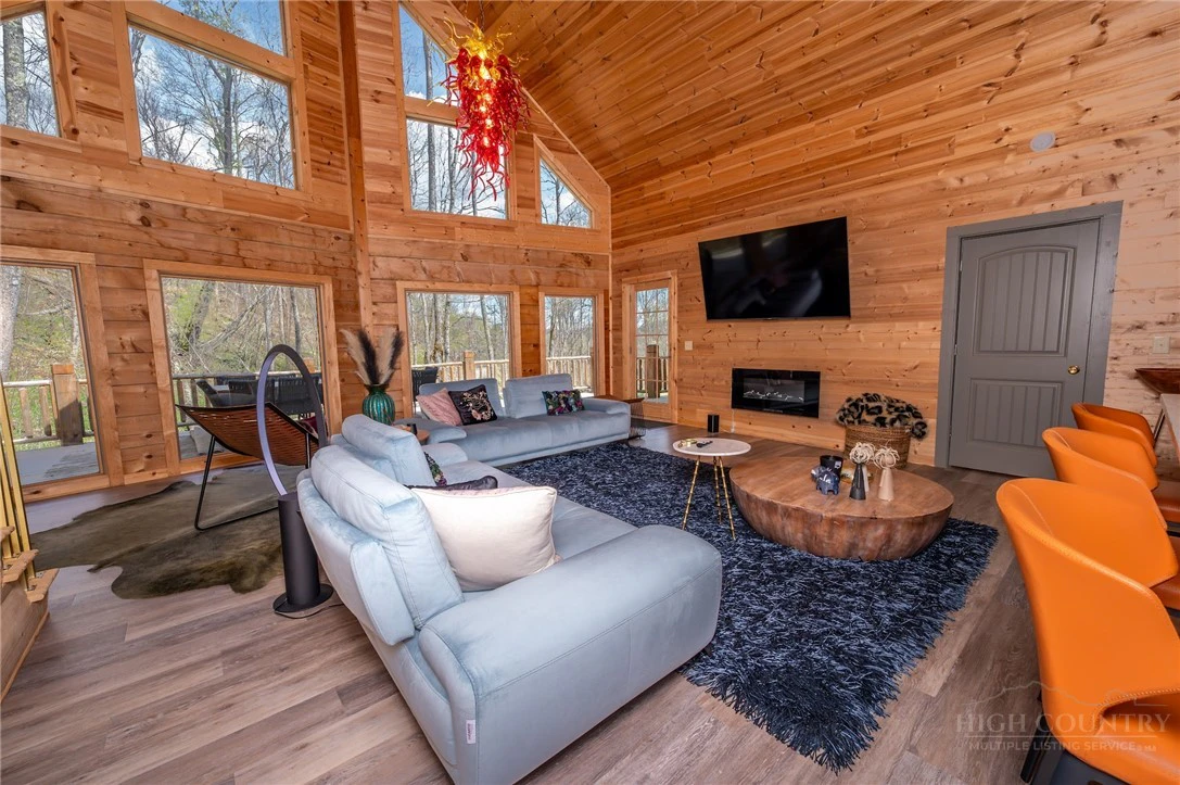 Image number 9 for the current listing
