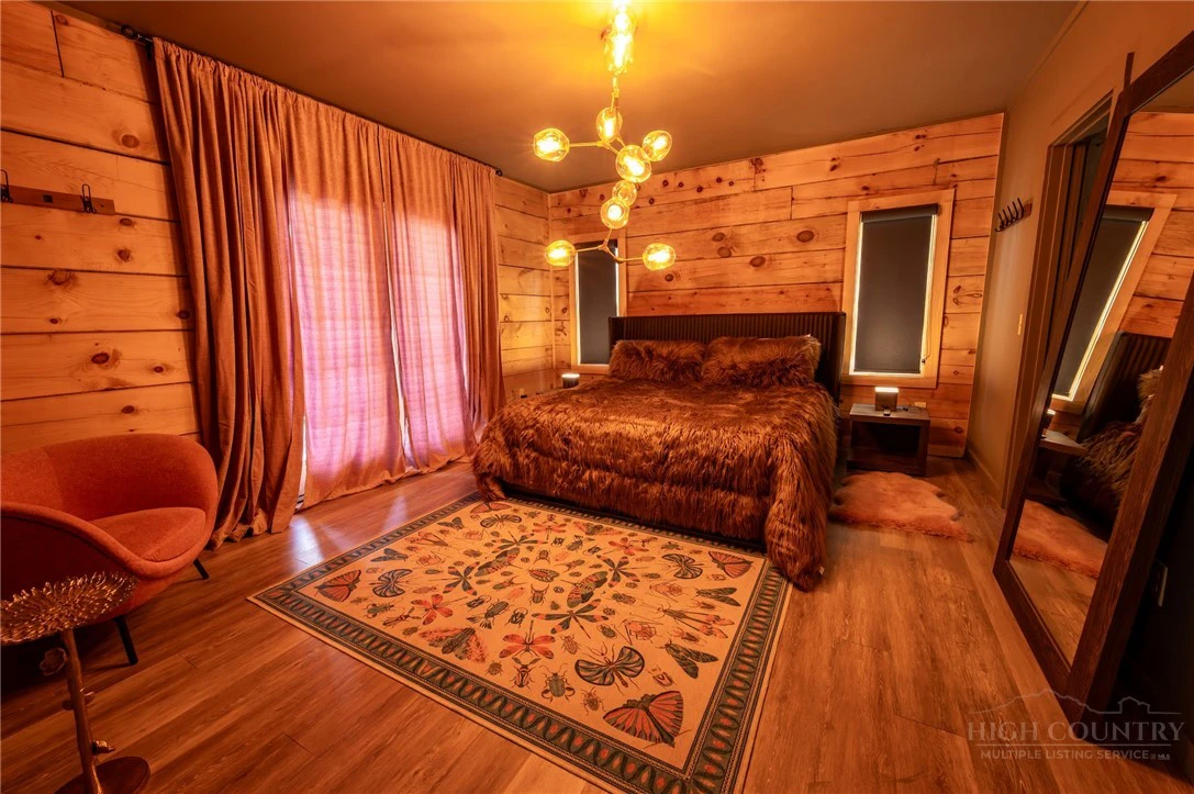 Image number 8 for the current listing