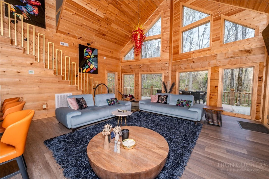 Image number 16 for the current listing