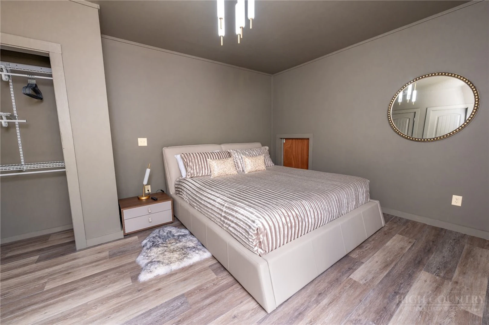 Image number 12 for the current listing