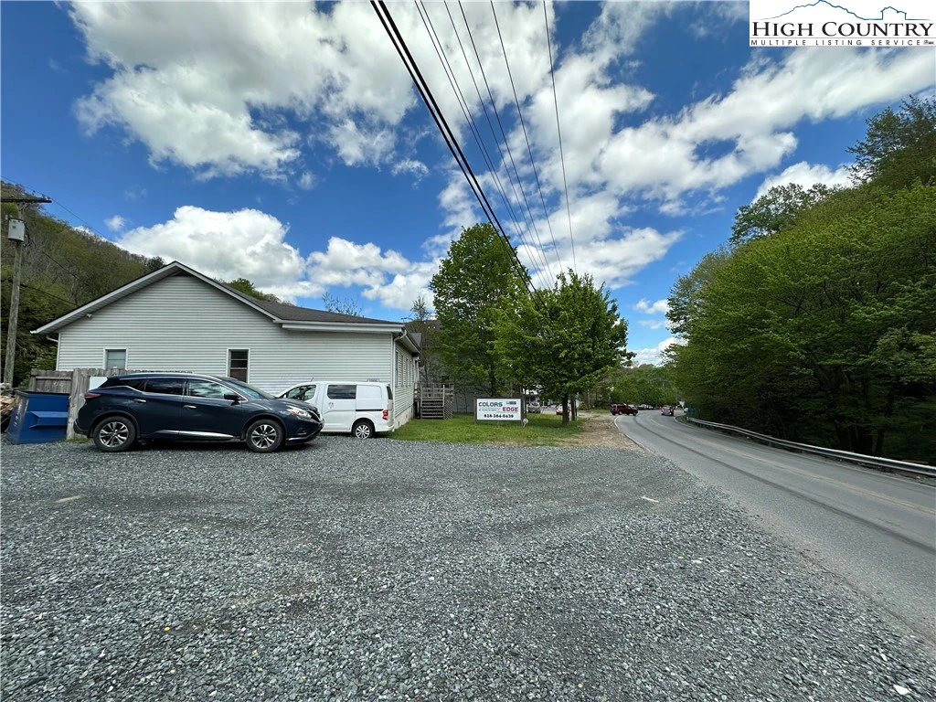 Image number 11 for the current listing