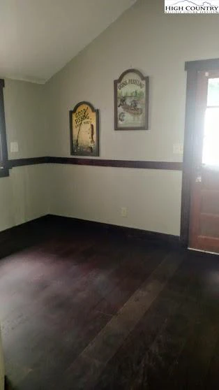 Image number 9 for the current listing