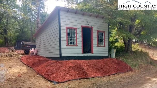 Image number 3 for the current listing