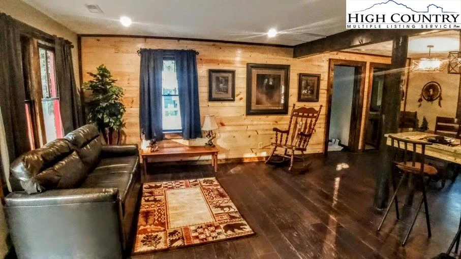 Image number 15 for the current listing