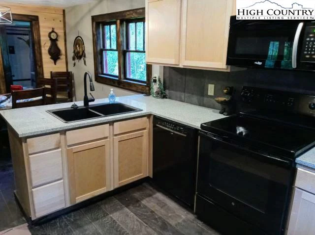 Image number 11 for the current listing