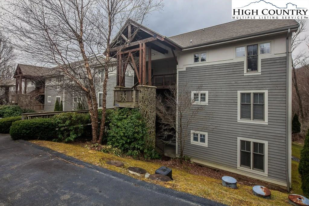 Image number 1 for the current listing