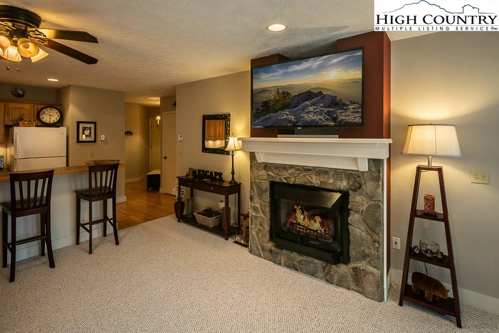 Image number 15 for the current listing